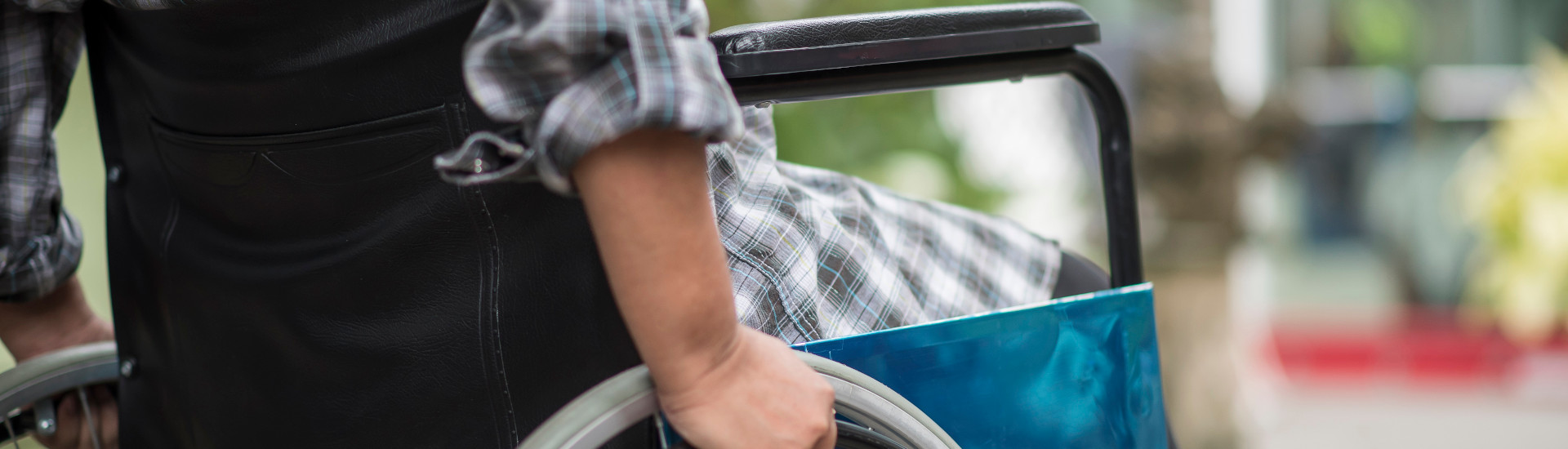 Guidare auto intestata a un disabile: quali obblighi?