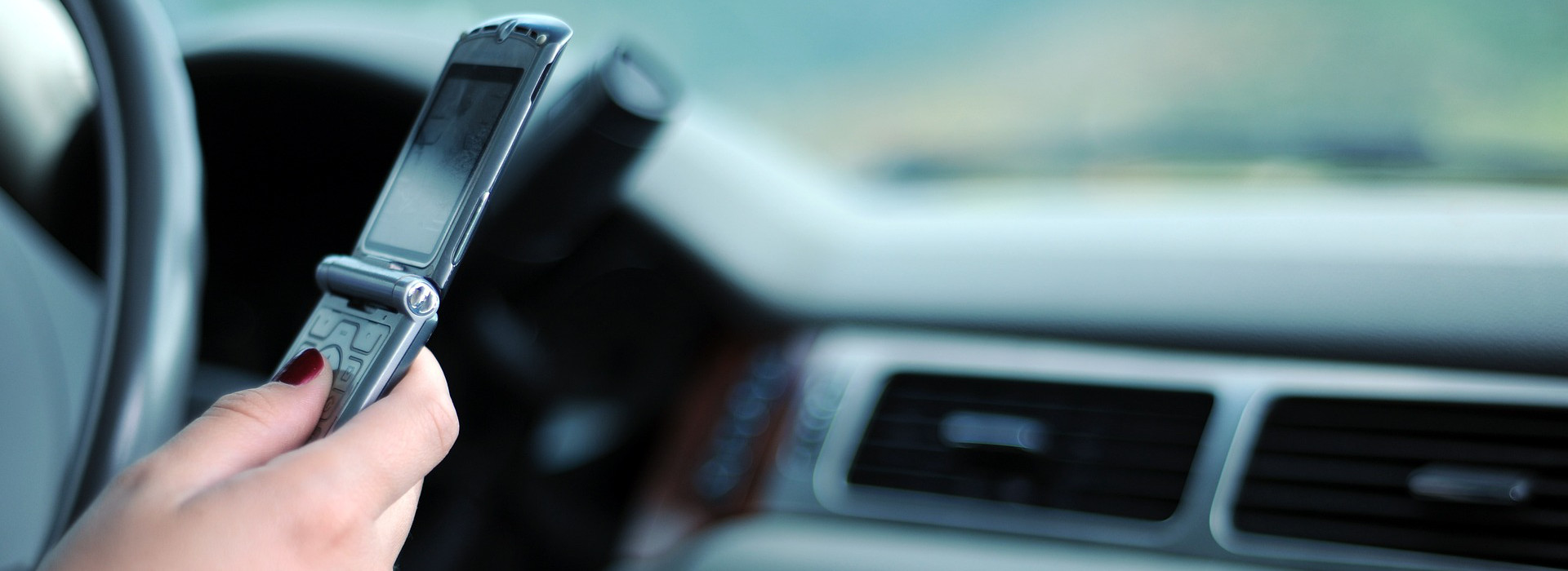 Nuovo Codice della Strada: tolleranza zero per l’uso del telefono alla guida